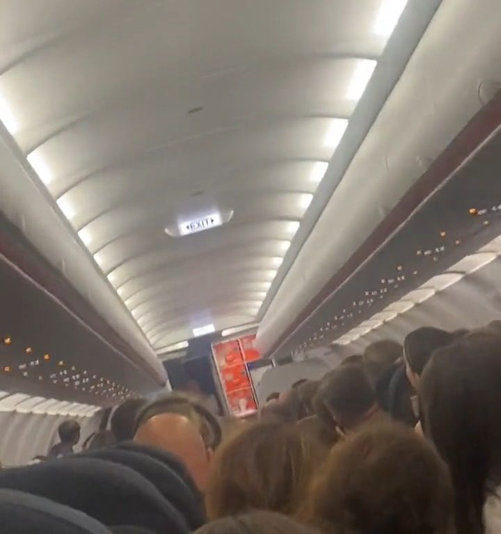 EasyJet wieder im Schlamm: Flug wegen „dreckigem“ Badezimmer gestrichen