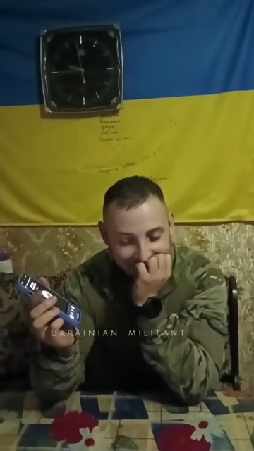Ukrainischer Soldat trollt Russen: erbeutet defekten Panzer und ruft um Hilfe