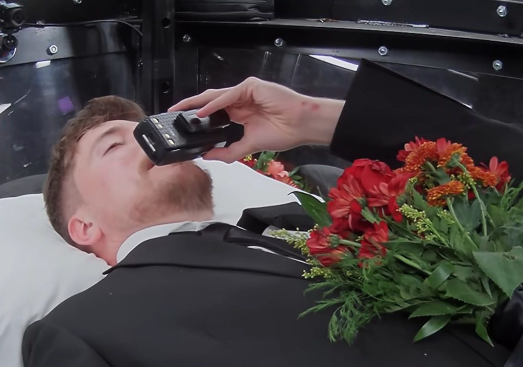 YouTuber MrBeast es enterrado vivo durante una semana para lograr un récord de seguidores