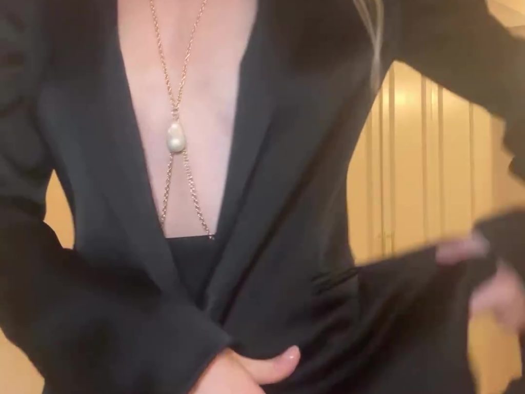 La desastrosa elección de vestido de Georgia Toffolo: los senos se exhiben en las redes sociales