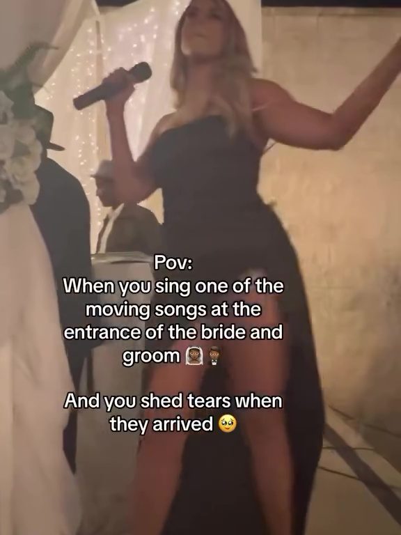 Cantante de bodas atacada en redes sociales por su vestido: "Pareces una stripper"