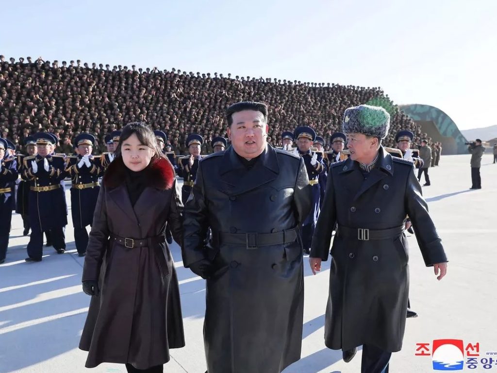 Kim Jong-un ha un figlio segreto: lo imbarazza perché troppo magro