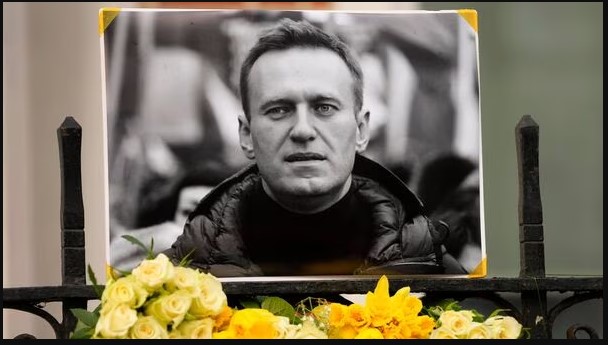 Navalny, l'Ucraina assolve Putin: "Non lo ha ucciso, ecco come è morto"