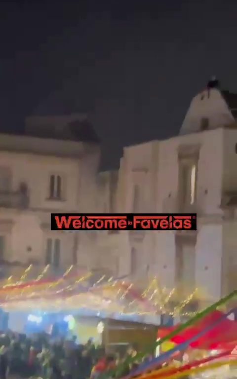 Karneval in Putignano, von Sexsüchtigen auf dem Dach ruinierter Umzug