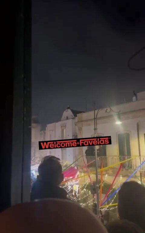 Carnaval de Putignano, desfile arruinado por adictos al sexo en el tejado