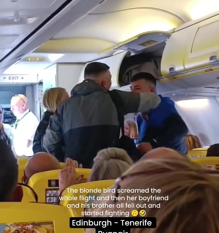 Kopfstöße, Schreie und Schläge: Die schlimmste Schlägerei im Flugzeug geht viral