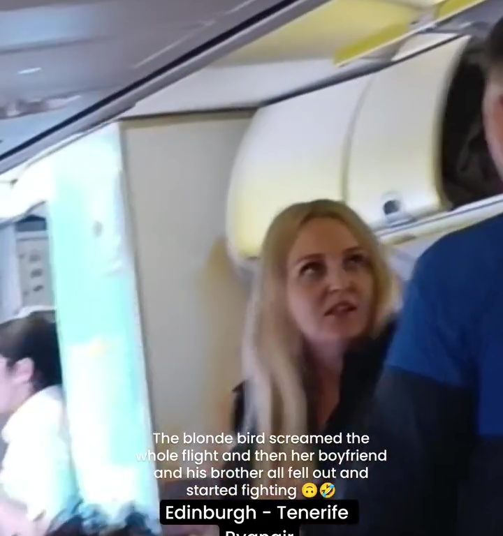 Kopfstöße, Schreie und Schläge: Die schlimmste Schlägerei im Flugzeug geht viral