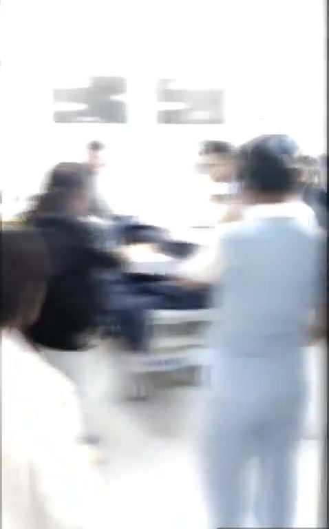 Junge totgeglaubte Frau wacht in Leichenschautasche auf: schockierendes Video