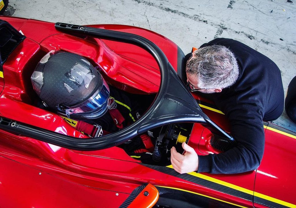 Oliver Bearman, el piloto más joven de Ferrari comprometido con una tiktoker