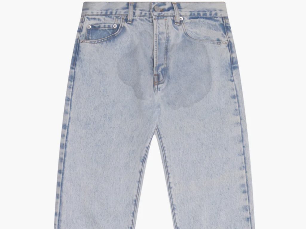 Los jeans manchados de orina son una ganga a pesar del precio.