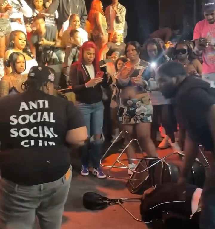 Palmadita en el trasero de la rapera Stunna Girl durante un concierto: estalla una pelea
