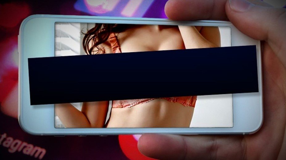 Mistero Apple, l'ultimo aggiornamento di iPhone fa riapparire foto cancellate da anni (anche nudi)