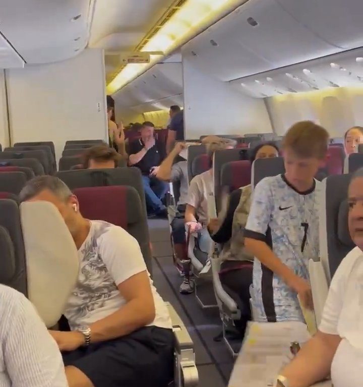 Avión sin aire acondicionado se convierte en horno: pasajeros obligados a desnudarse