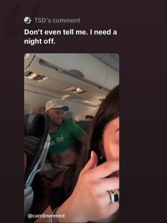 Er macht im Flugzeug Liebe mit einem Fremden, TikToker filmt es und lässt seine Frau es entdecken