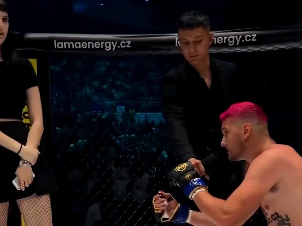 Luchadora de MMA pierde el combate y pide la mano de su novia y lo humilla en vivo por TV