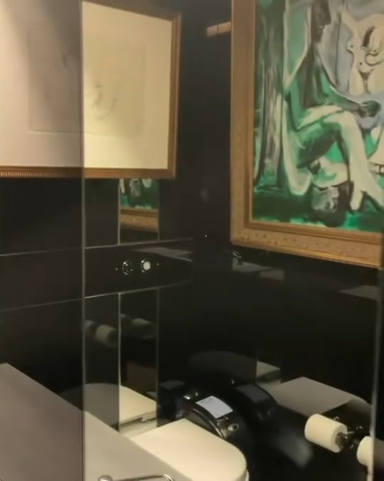 Exposición de Picasso solo para mujeres; el juez abre a todos los cuadros de los baños en señal de protesta