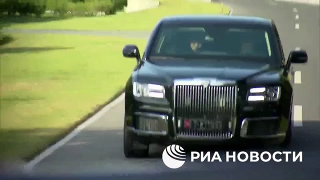 Putin schenkt Kim Jong Un eine russische Limousine und fährt ihn herum (aber sein Fahren macht ihm Angst)