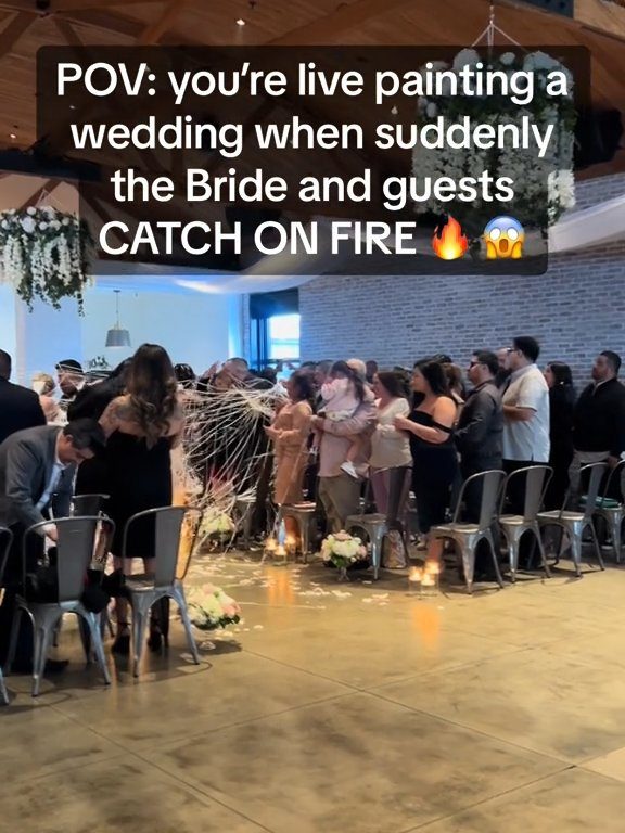 Sposa prende fuoco durante cerimonia, spenta a secchiate: c'è video