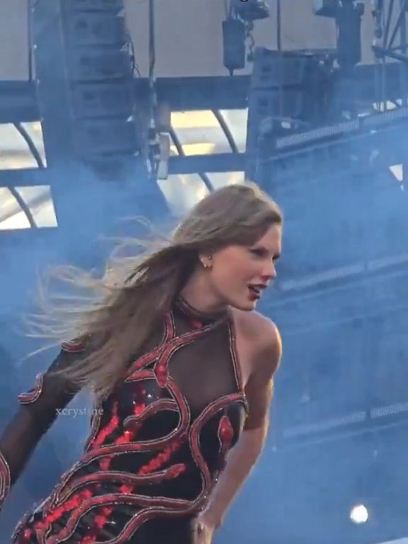 Taylor Swift obligada a comer mocos en el escenario: la culpa es del frío