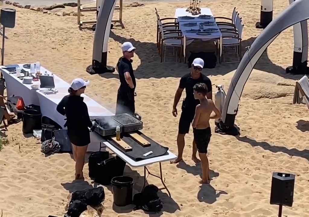 Fête illégale avec barbecue de riches sur une plage protégée en Sardaigne : la police arrive