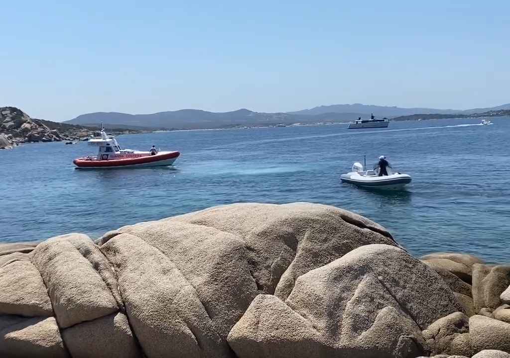 Fête illégale avec barbecue de riches sur une plage protégée en Sardaigne : la police arrive