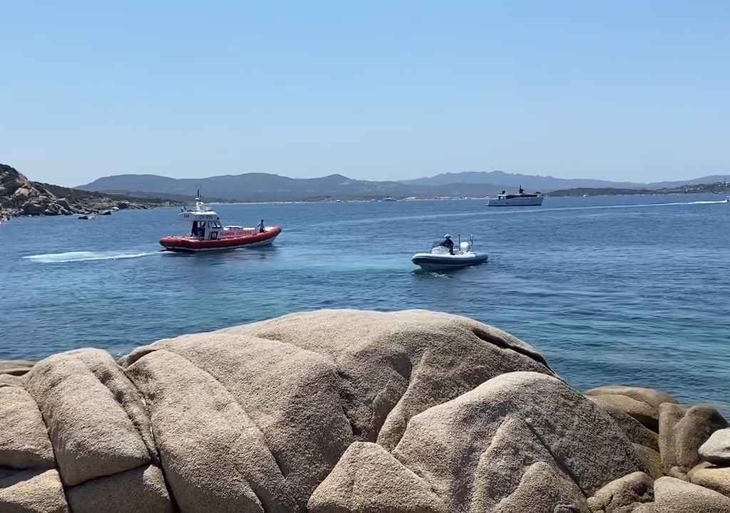 Fête illégale avec barbecue de riches sur une plage protégée en Sardaigne : la police arrive