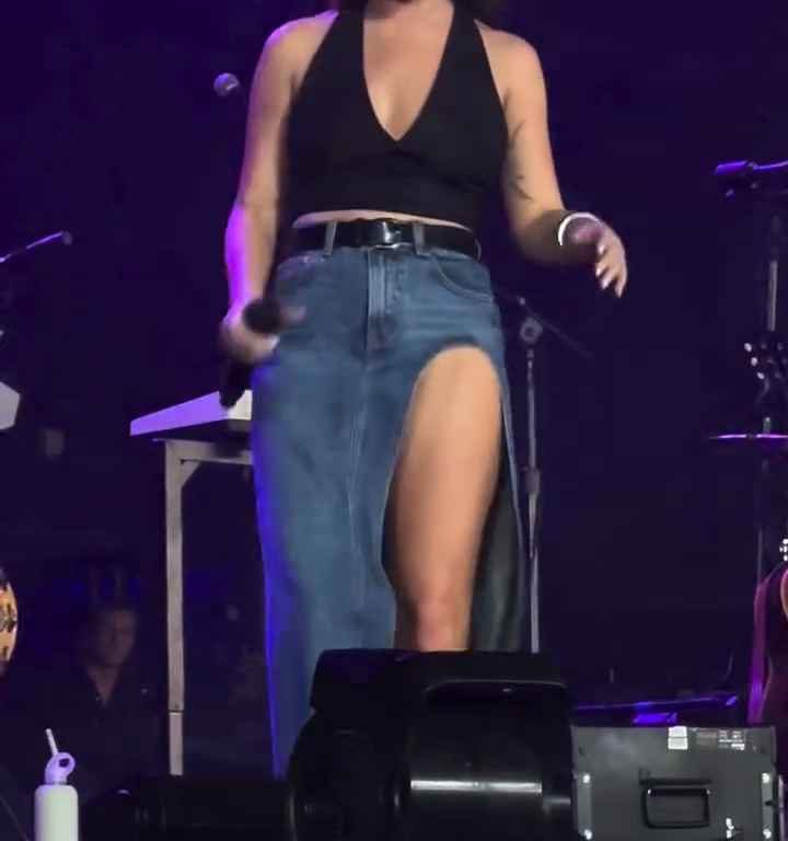 Metedura de pata en el escenario de Maren Morris, canta sin bragas y su video se vuelve viral