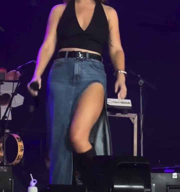 Metedura de pata en el escenario de Maren Morris, canta sin bragas y su video se vuelve viral