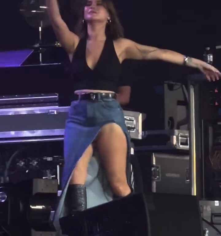 Metedura de pata en el escenario de Maren Morris, canta sin bragas y su video se vuelve viral