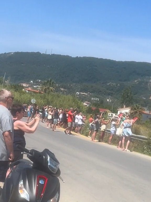 Touristes projetés dans les airs par le moteur de l'avion : ils voulaient des selfies spectaculaires