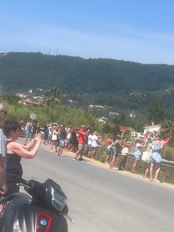 Touristes projetés dans les airs par le moteur de l'avion : ils voulaient des selfies spectaculaires