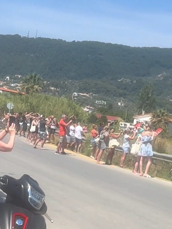 Touristes projetés dans les airs par le moteur de l'avion : ils voulaient des selfies spectaculaires