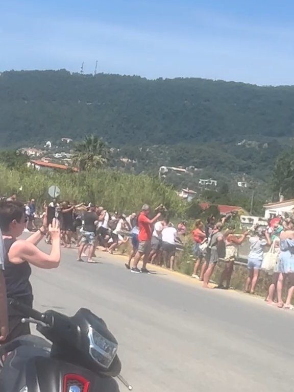 Touristes projetés dans les airs par le moteur de l'avion : ils voulaient des selfies spectaculaires