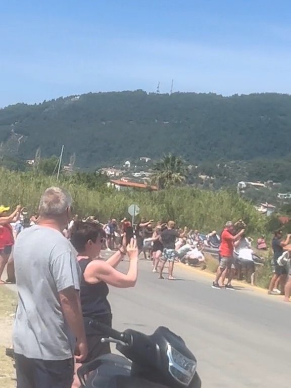 Touristes projetés dans les airs par le moteur de l'avion : ils voulaient des selfies spectaculaires