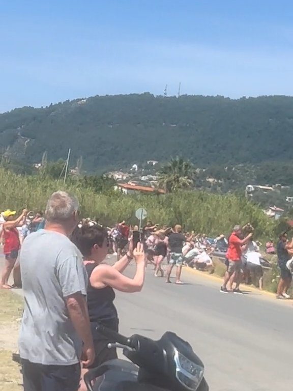 Touristes projetés dans les airs par le moteur de l'avion : ils voulaient des selfies spectaculaires