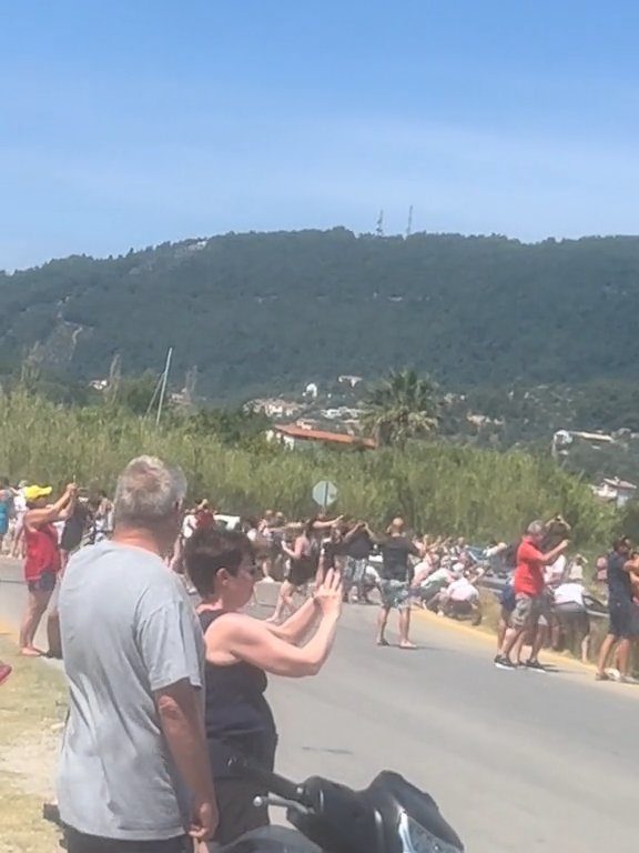 Touristes projetés dans les airs par le moteur de l'avion : ils voulaient des selfies spectaculaires