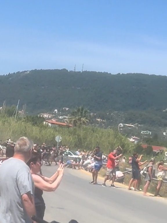 Touristes projetés dans les airs par le moteur de l'avion : ils voulaient des selfies spectaculaires