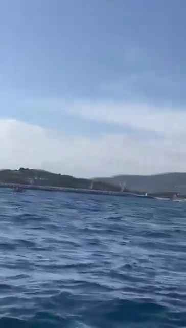 Aereo si schianta in mare davanti a decine di persone: video shock