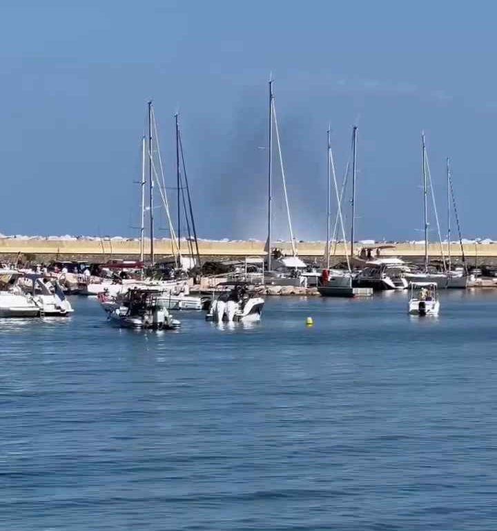 Un avion s'écrase en mer devant des dizaines de personnes : vidéo choquante