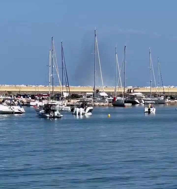 Un avion s'écrase en mer devant des dizaines de personnes : vidéo choquante