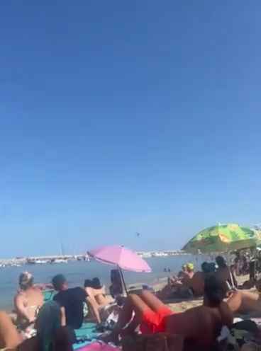 Un avion s'écrase en mer devant des dizaines de personnes : vidéo choquante