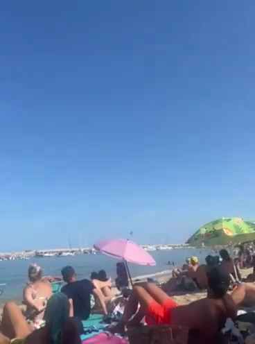 Aereo si schianta in mare davanti a decine di persone: video shock