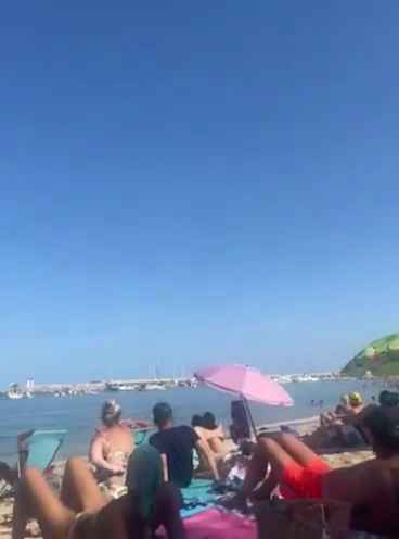 Un avion s'écrase en mer devant des dizaines de personnes : vidéo choquante