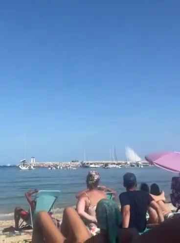 Aereo si schianta in mare davanti a decine di persone: video shock