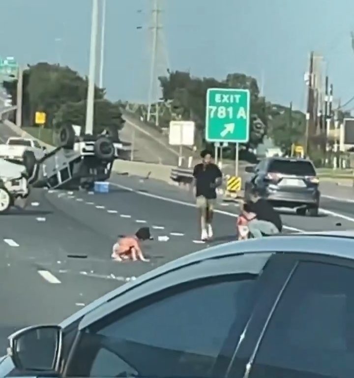 Coche vuelca tras accidente, dos niños salen milagrosamente sanos y salvos: vídeo