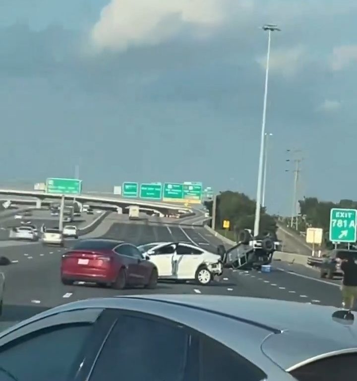 Coche vuelca tras accidente, dos niños salen milagrosamente sanos y salvos: vídeo