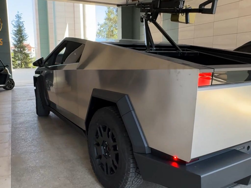 Kadyrov y el Tesla Cybertruck con ametralladora: la verdadera historia del regalo de Musk