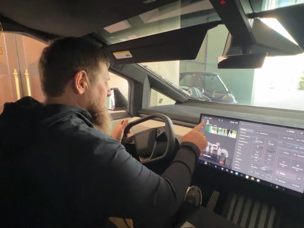 Kadyrov y el Tesla Cybertruck con ametralladora: la verdadera historia del regalo de Musk