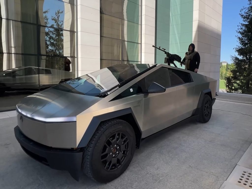 Kadyrov y el Tesla Cybertruck con ametralladora: la verdadera historia del regalo de Musk