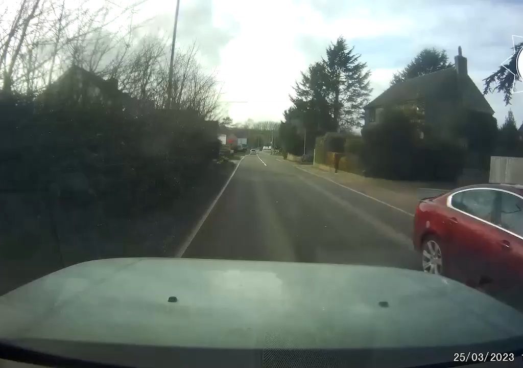 Ivre au volant d'une décapotable et avec ses enfants à bord, il fait une collision frontale : la vidéo dramatique